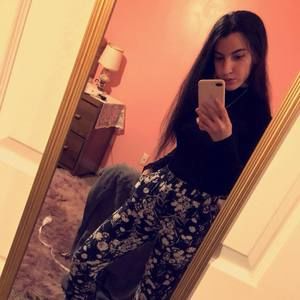 Meet your Posher, Oumaima